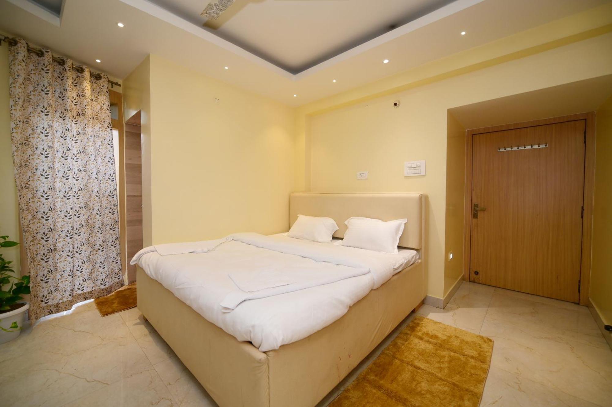 Airport Residency Hotel Ранчи Экстерьер фото