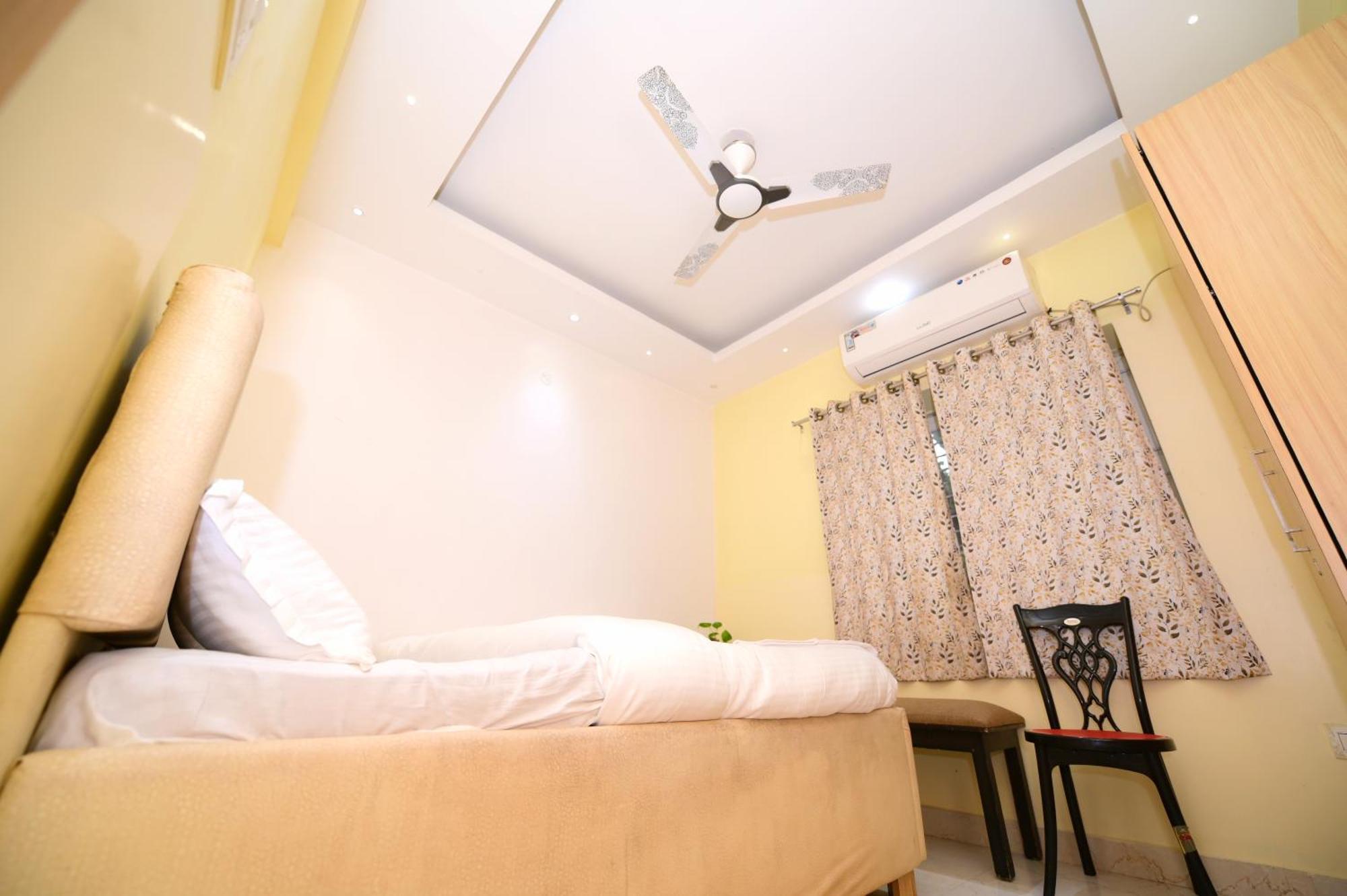 Airport Residency Hotel Ранчи Экстерьер фото